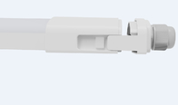 D2.5 एलईडी ट्राइप्रूफ लाइटिंग मल्टीपल इंस्टॉलेशन सस्पेंशन वाल हाय-स्लिम एंड बकल एंड कैप डिजाइन लेबर कॉस्ट सेविंग के लिए