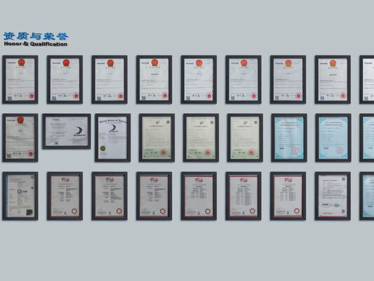 डी4 एलईडी नमी प्रतिरोधी दीपक डीआईपी स्विचेबल पावर और 3सीसीटी लूप इन-आउट वायर के साथ 3*1.5/2.5mm2 या 5*1.5/2.5mm2 केबल के माध्यम से कार्यशालाओं और गोदाम के लिए उपयुक्त